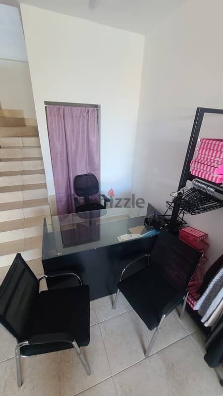 office with 3 chair and rack and mannequin and big mirror 2