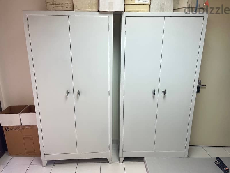 4 metal closets almost new 0