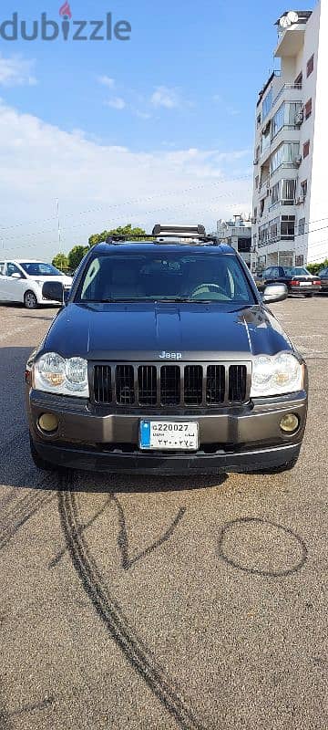 Jeep Grand Cherokee 2005 with special plate