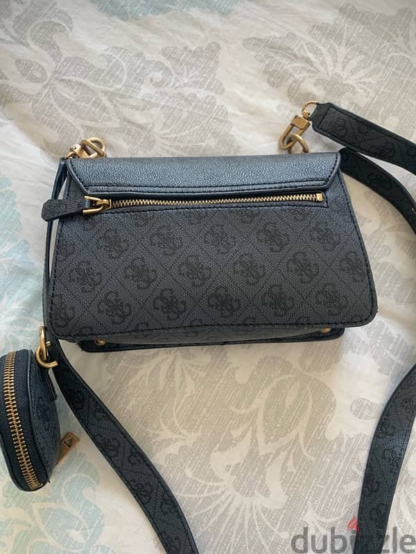 Handbag guess as new 2