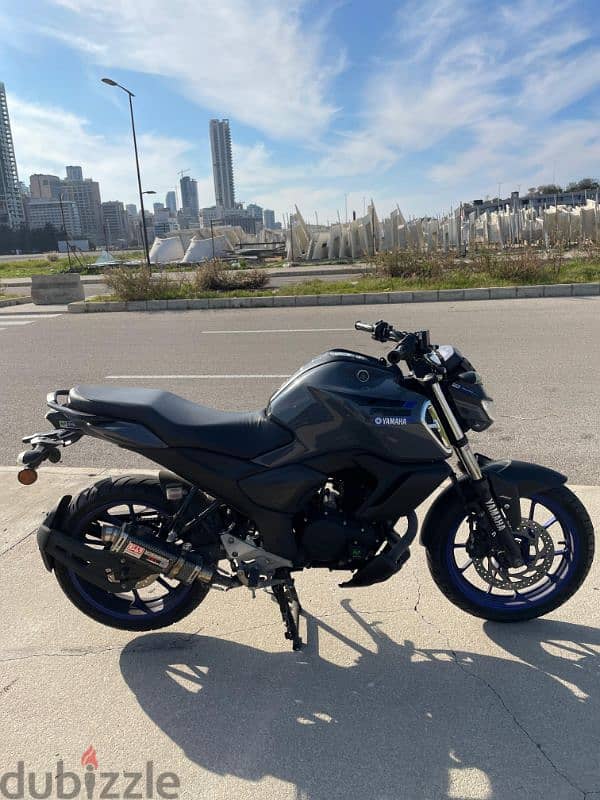 YAMAHA FZS V3 4