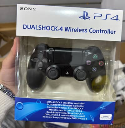 DualShock ps4 jet black great & good offer