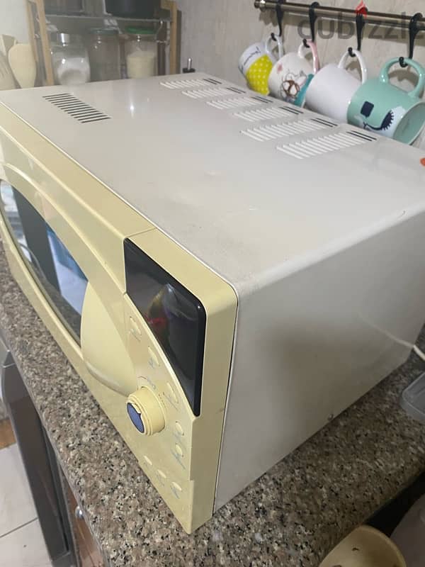 microwave used very strong and excellent heated 2