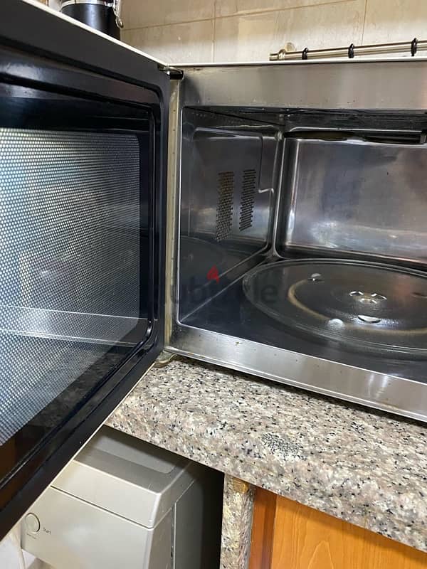 microwave used very strong and excellent heated 4