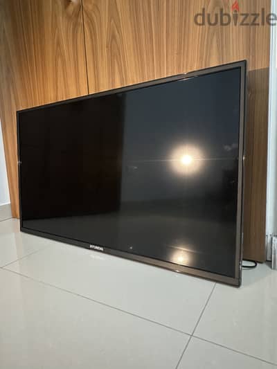 Hyundai 41” LED TV HY-LED41DM2100F – Excellent Condition with Remote &