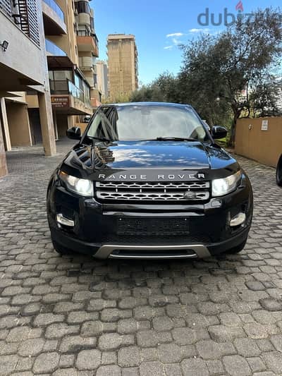 Range Rover Evoque 2015 black on black (clean carfax)