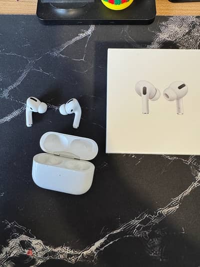 AirPods Pro with MagSafe Charging Case (1st Generation)