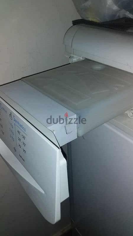 Indesit Condenser dryer 8kg 3