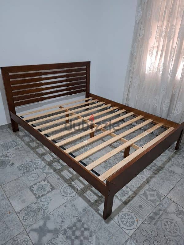 Queen size Bed 2