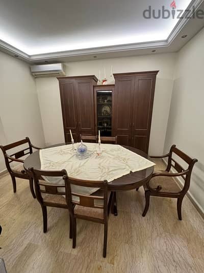 Dining Room in excellent condition