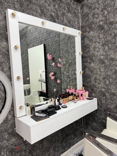 makeup mirror and chair