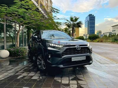 2022 Toyota RAV4 Hybrid with 29000km only under warranty