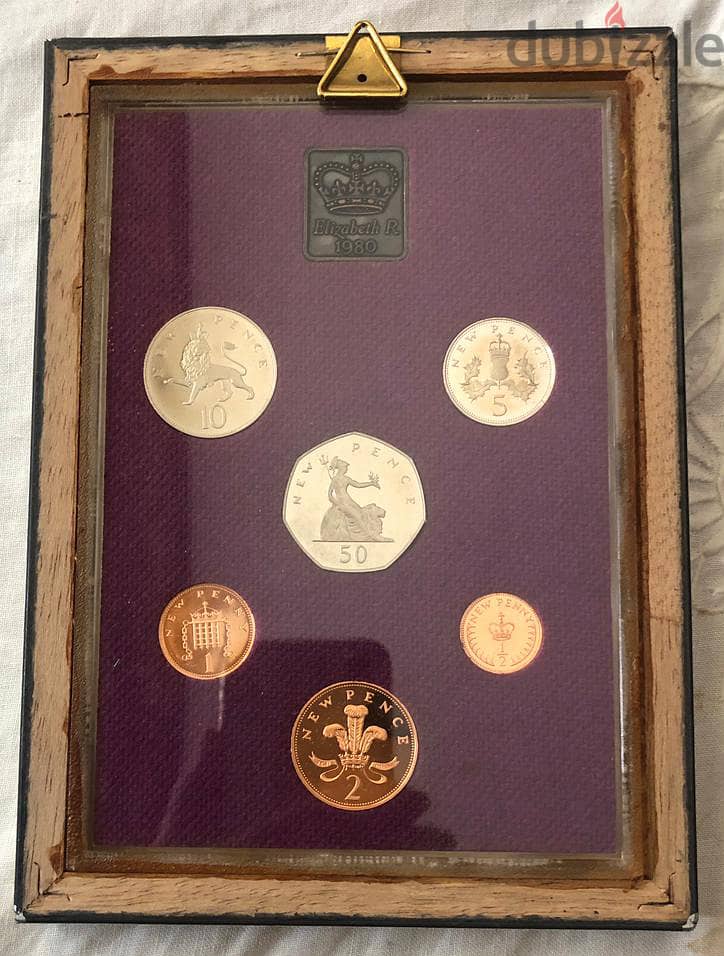 Great Britain uncirculated 7 Coins 1980 in a silver color frame 1