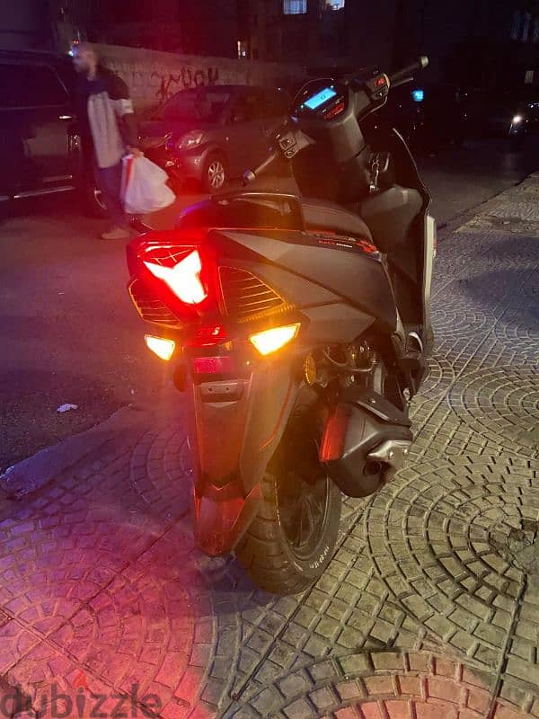 Tvs Ntorq 2023 for sale wra2 ma3rad meshye 6,200km 1