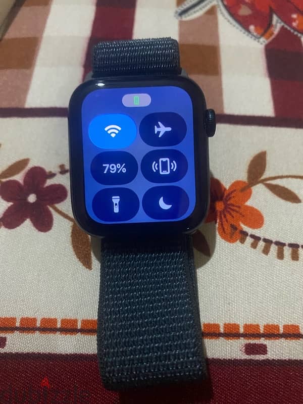 apple watch SE   (2nd generation) 4