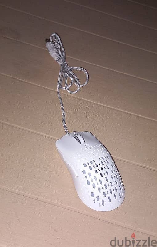 white G701 mouse 2