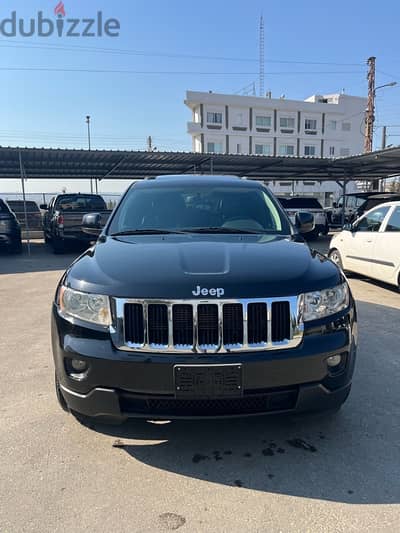 Grand Cherokee 2011 panoramic