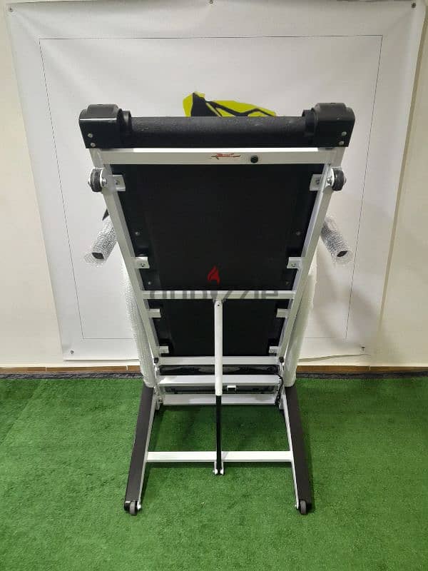 tttreadmill sports machines 2،5hp motor power, like new 5