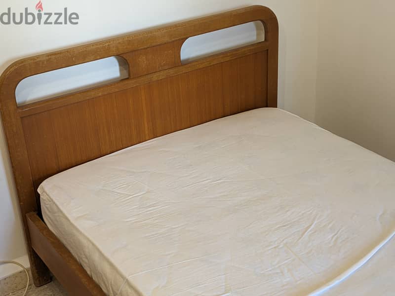 Bedroom for sale with mattresses - غرفة نوم مع فرش 3