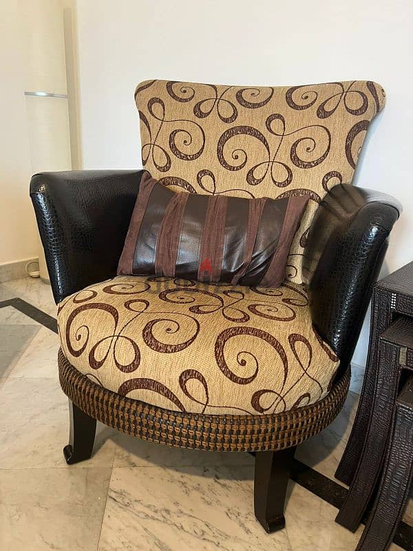 Complete Living Room Set – Good Condition | صالون كامل بحالة منيحة 1