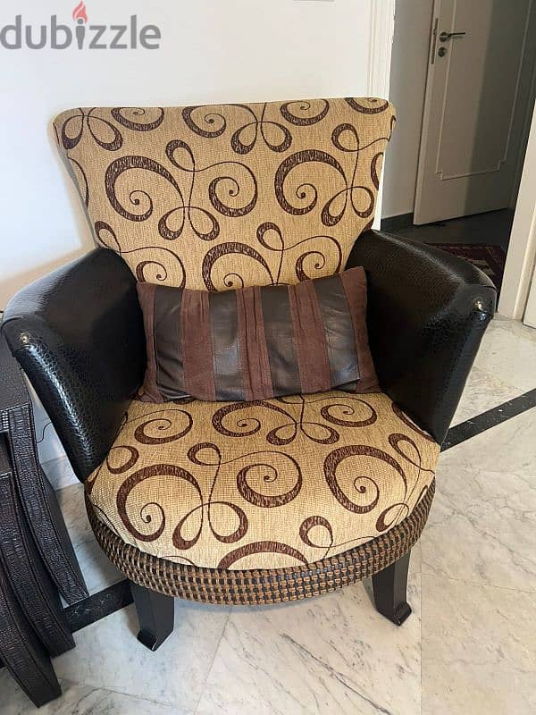 Complete Living Room Set – Good Condition | صالون كامل بحالة منيحة 2