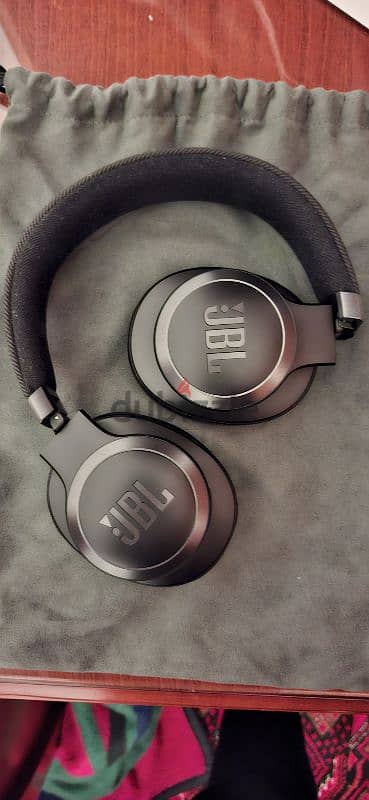 JBL 770NC Headphones 7