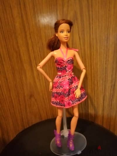 TERESA FASHIONISTA Mattel 2010 ARTICULATED As new dressed doll+Shoes.