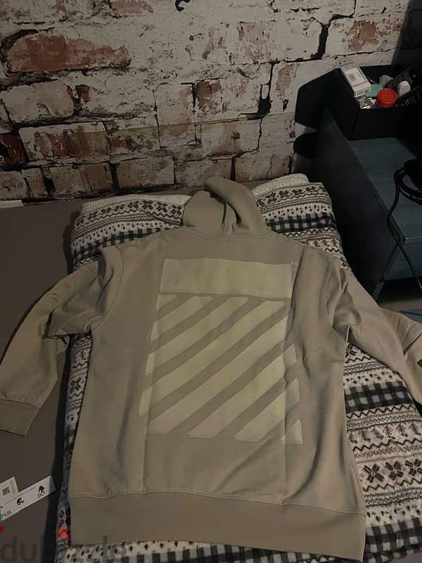 Original Off-White hoodie from Farfetch 1