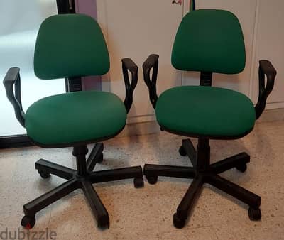 Office Chairs, Table & Paravan