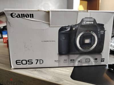 canon 7d with box +lens +accessories