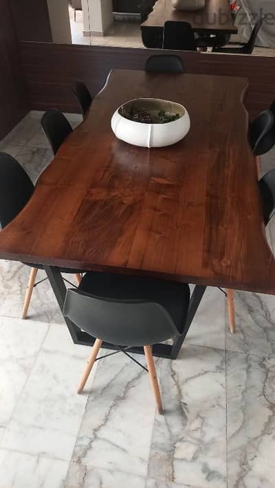 table without chairs