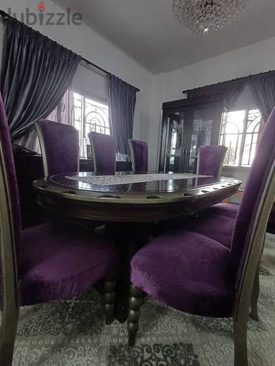 dinning room table with 8 chairs excellent condition