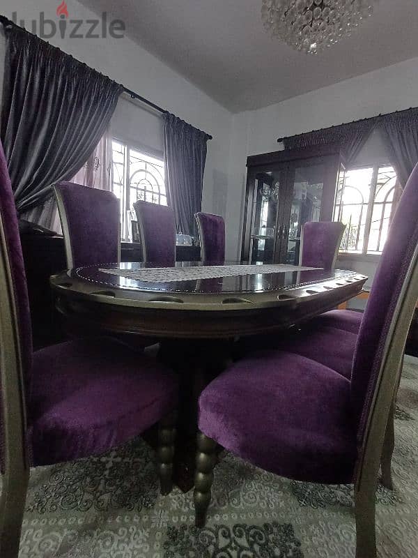 dinning room table with 8 chairs excellent condition 0