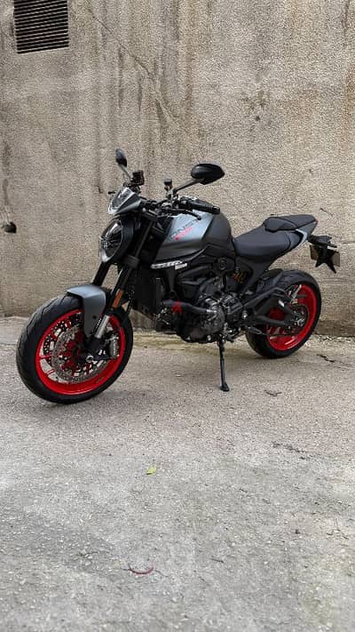 2022 Ducati Monster Plus