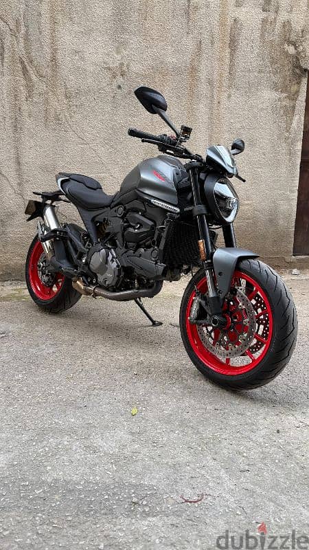 2022 Ducati Monster Plus 1