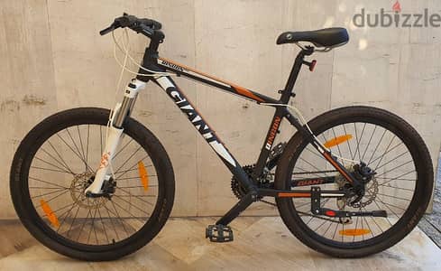 Giant Rincon 3x8 speed disc brakes lockout suspension