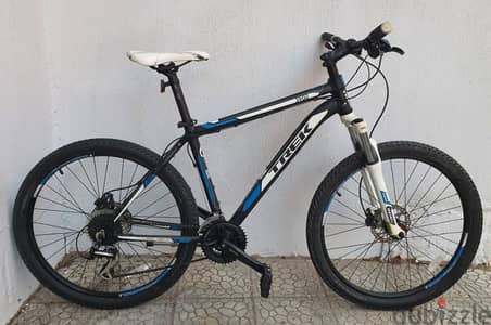 Trek 3900 Size M/L 3x8 speed hydraulic disc brakes Lockout suspension