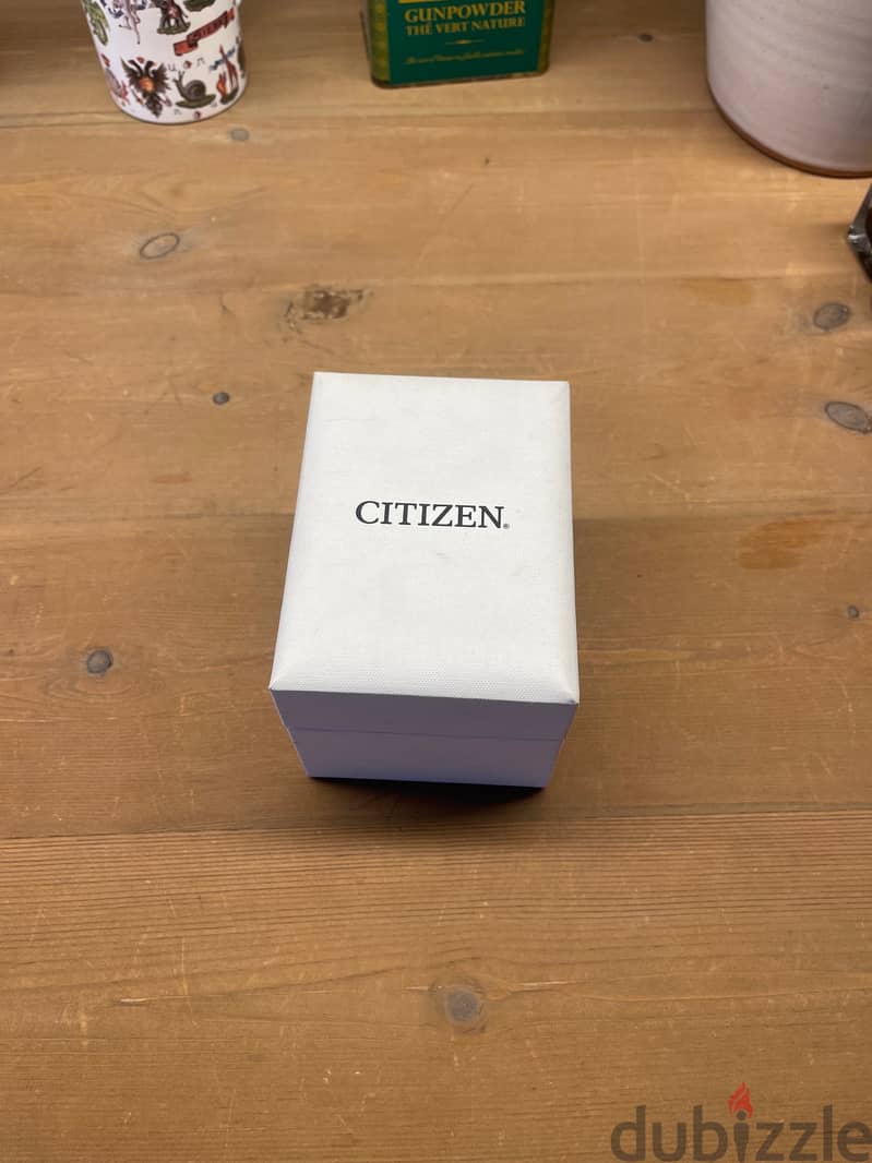 Citizen watch (used) with box and certificate 3