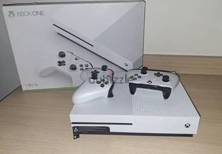 Xbox One 1TB (used like new) with 2 controllers