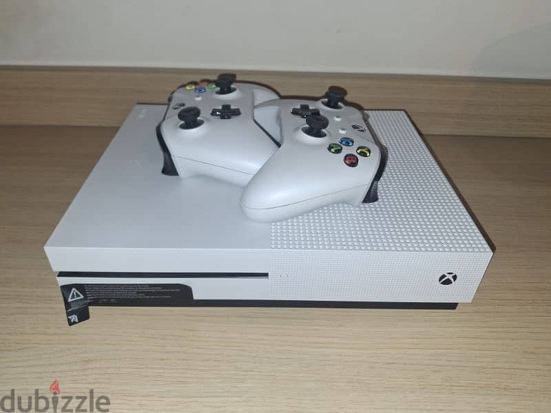 Xbox One 1TB (used like new) with 2 controllers 1