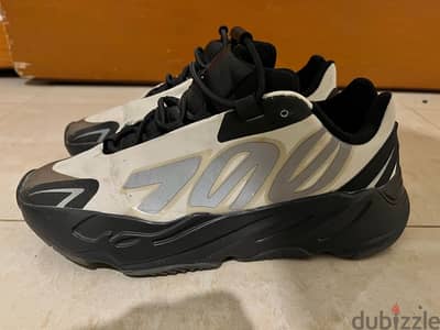 Adidas Yeezy Boost 700MNVN (BONE - RARE COLOR)