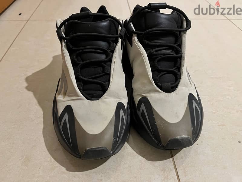 Adidas Yeezy Boost 700MNVN (BONE - RARE COLOR) 2