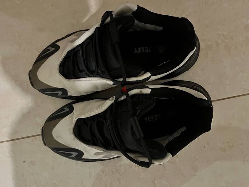 Adidas Yeezy Boost 700MNVN (BONE - RARE COLOR) 3