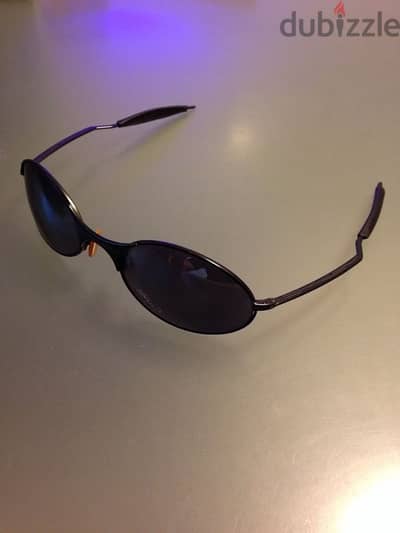 Oakleys sunglasses C wire black on black