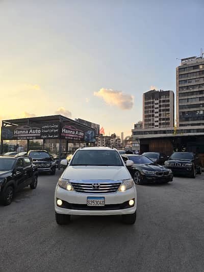 Toyota Fortuner 2014 top Car 4x4 Fully loaded gear low