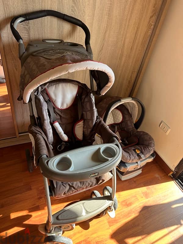 A car seat and a stroller in good condition 1