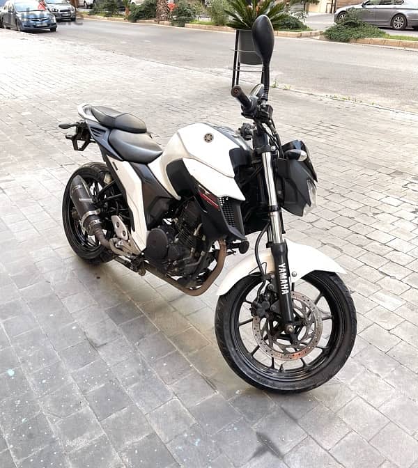 yamaha FZ 250cc/ naked bike 1