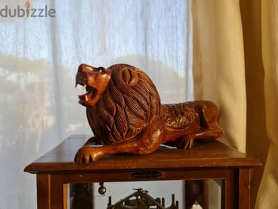 Hand-Carved Wooden Lion Figurine - Vintage Decorative Sculpture