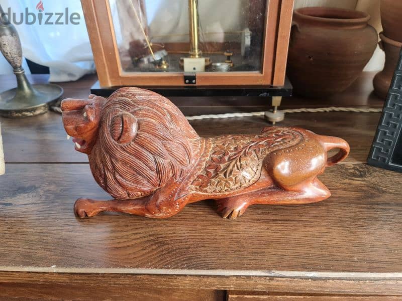 Hand-Carved Wooden Lion Figurine - Vintage Decorative Sculpture 1