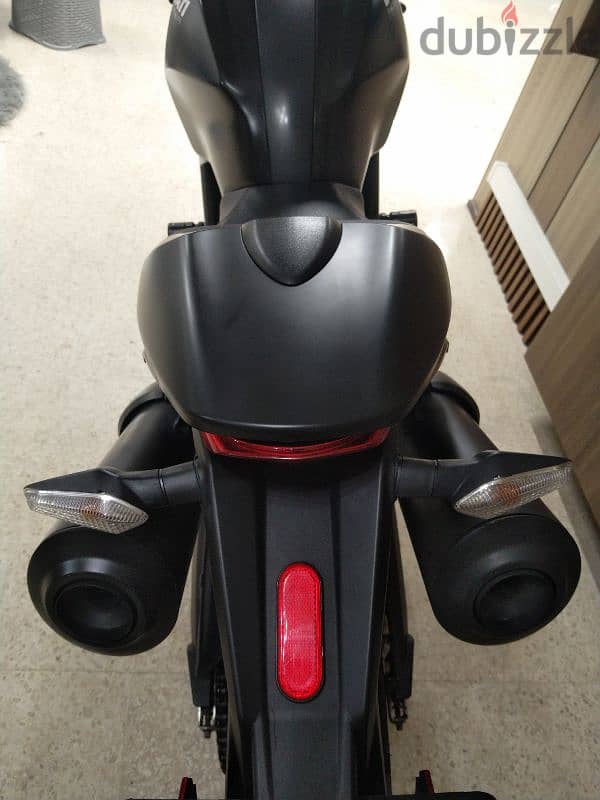 Ducati Monster 696 model 2009 like new 5800klm on odo 3